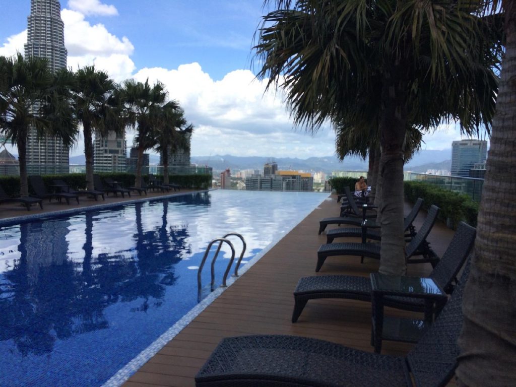 6-super-infiniti-pool
