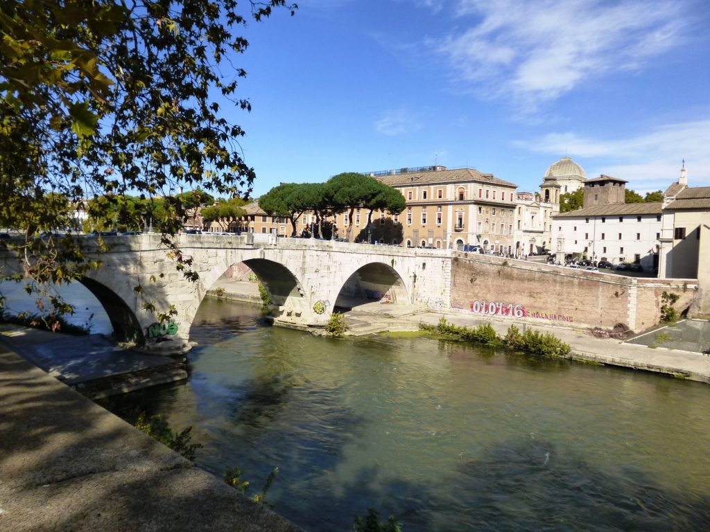 ひとつひとつの橋にも歴史がある テヴェレ川とローマの橋散策 Travelprofessor