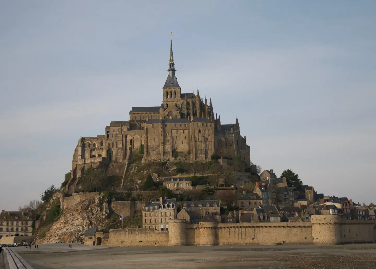 パリの近郊の街モンサンミッシェルの紹介と行き方を写真付きで解説